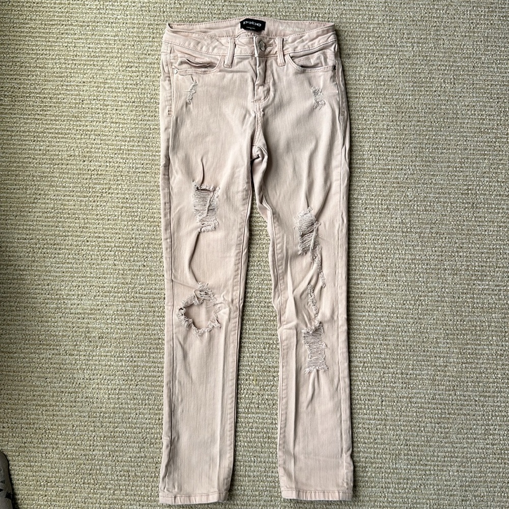 BEBE ripped skinny jeans. - Picture 3 of 4